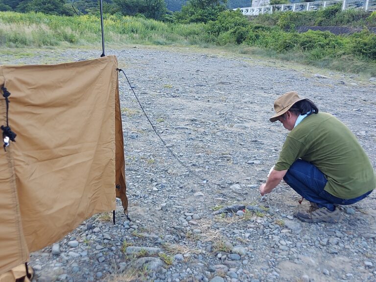 焚き火陣幕の基本の張り方！画像付きで立て方の手順を紹介 – WAQ公式