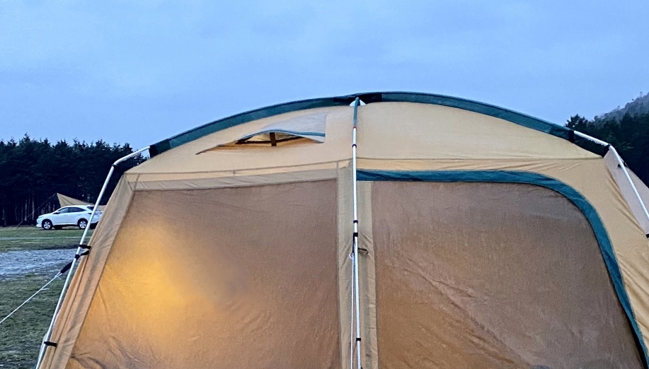 テント上部に設けられたベンチレーター