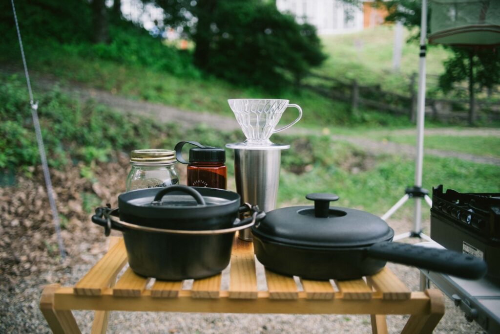 ブラックカラーの鍋やダッチオーブン